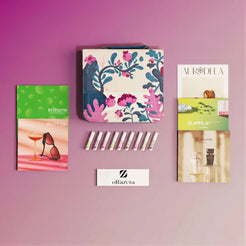 Kit d'échantillons Olfazeta by Chogan : fioles, trousse à motif floral et catalogues de marques sur fond rose mauve